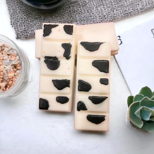 Clamshell Wax Melt Snap Bars - Cow Print (Organic Soy Wax)